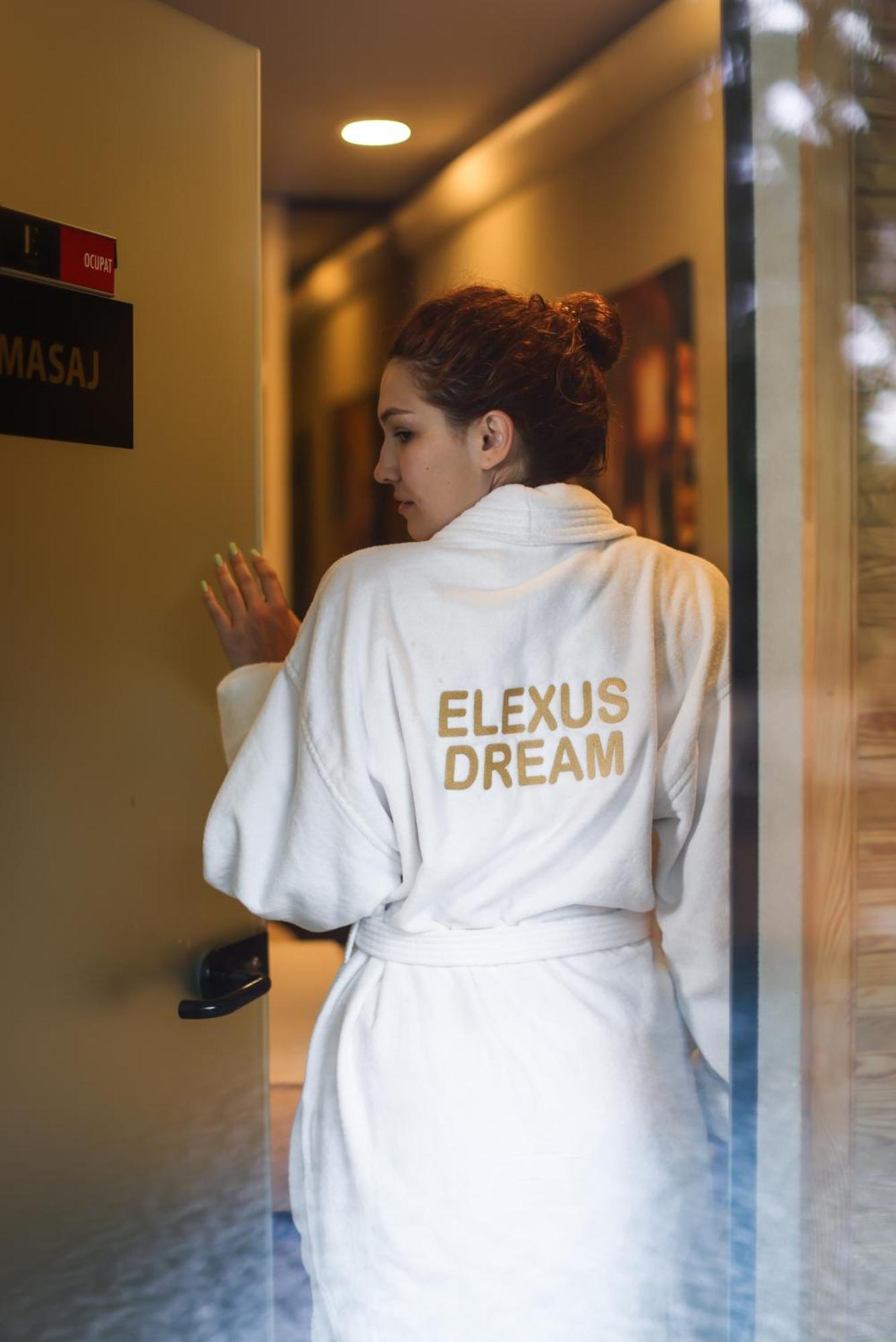 Elexus Predeal Exterior foto